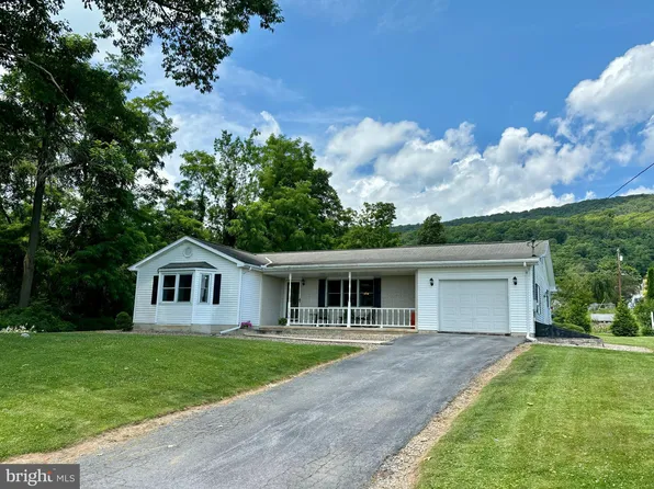 139 3rd St, Centre Hall, PA 16828