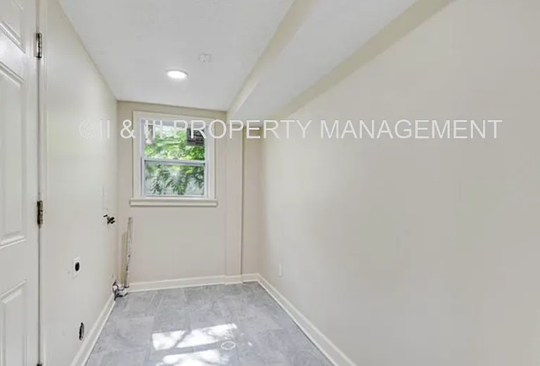 6406 W 72nd Ter — Photo 11