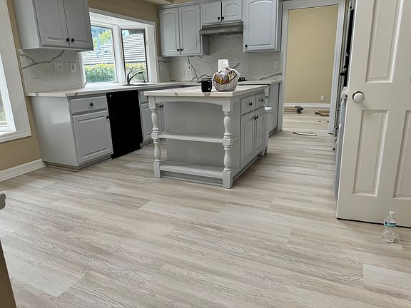 4th image of 2640 Basswood St