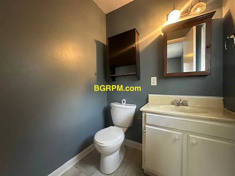 904 Brewer St — Photo 9