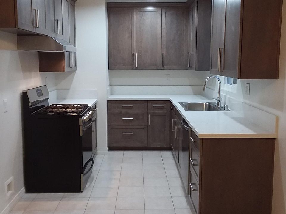 1st image of 2732 Arlington Ave #0