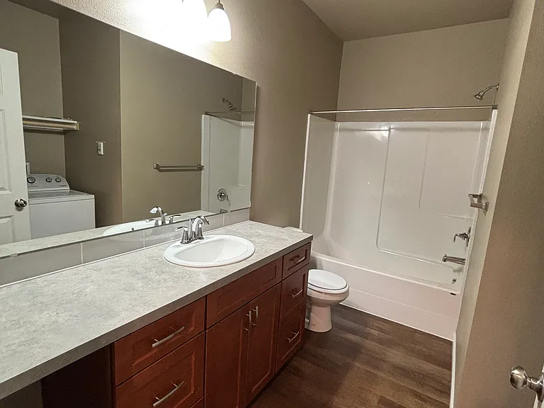 636 Hansen St SE #B — Photo 19