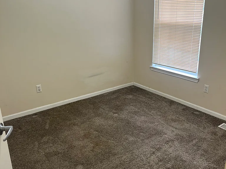 2320 Maddy Ln — Photo 10