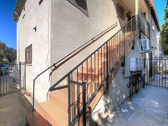 2nd image of 414-418 N Marengo Ave #3