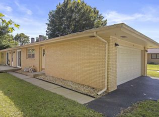 1514 Douglas Ct, Belvidere, IL 61008