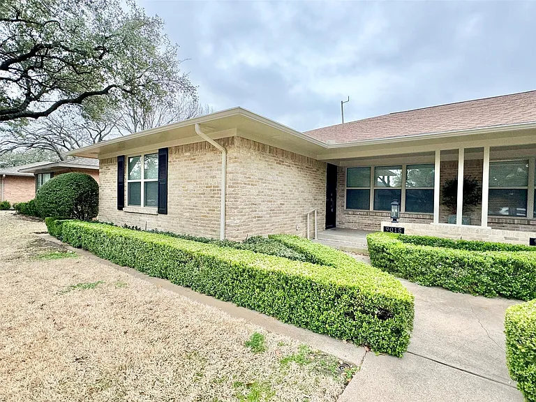 9015 Villa Park Cir — Photo 1