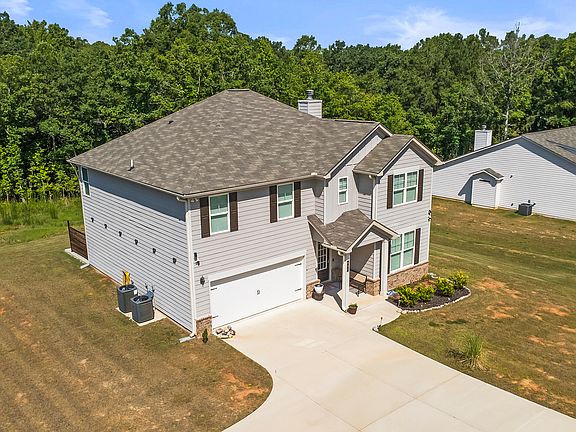 3rd image of 437 Lawson Dr