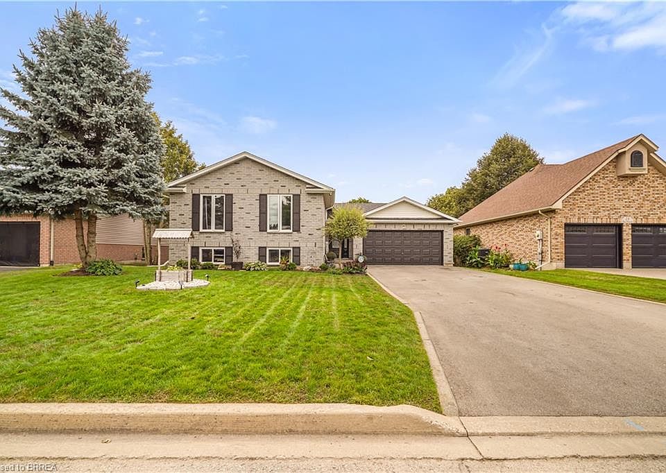 1st image of 26 Macpherson Dr