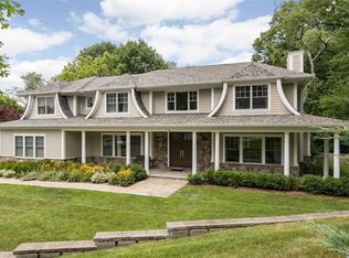 16 Talley Rd #A, Roslyn, NY 11576