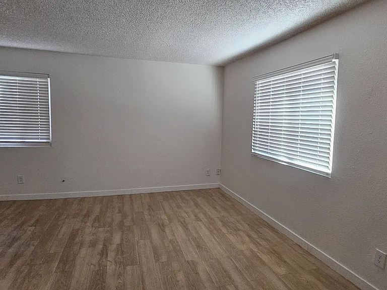 Georgia Villa Apartments — Photo 9
