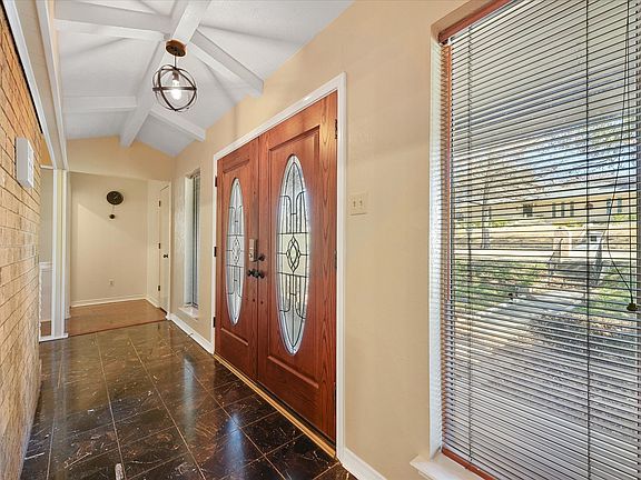2nd image of 1505 Surrey Ct