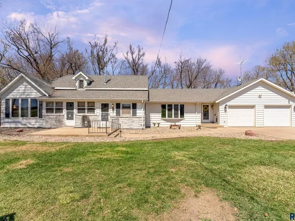 26358 486th Ave, Valley Springs, SD 57068