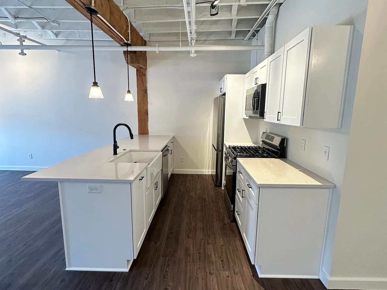 Studio, 781 sqft, $1,350 — Photo 3