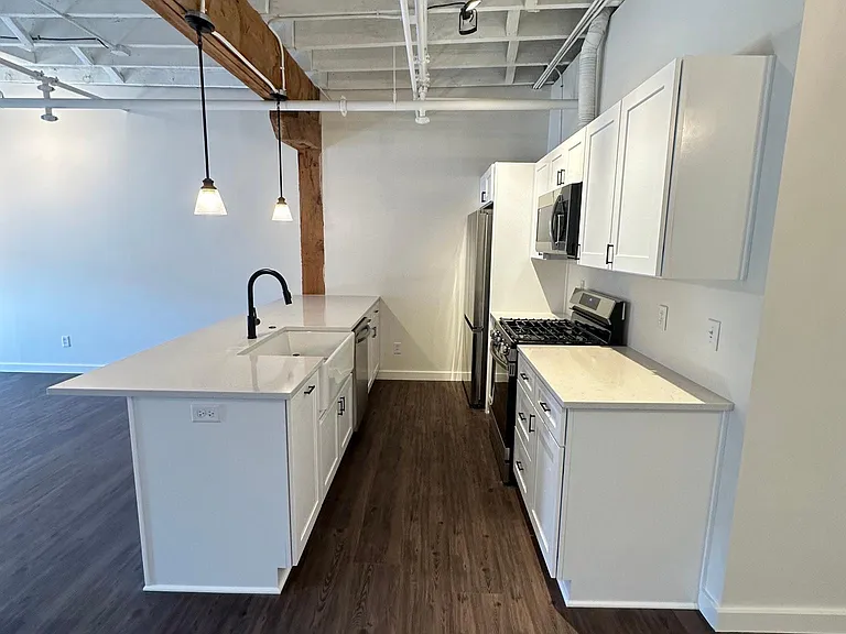 116 W 3rd St #304 — Photo 3