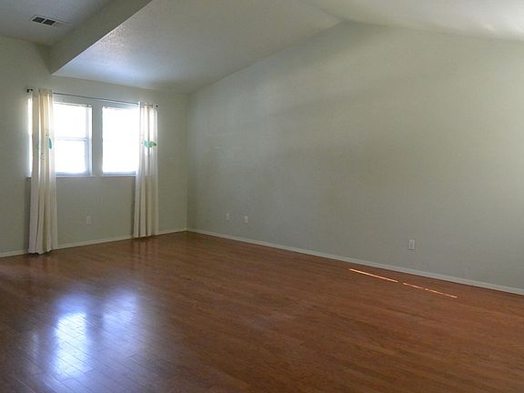 2nd image of 1408 N Alder Ct