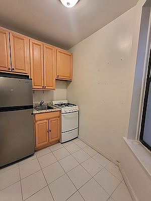 4th image of 313 E 90th St APT 5D