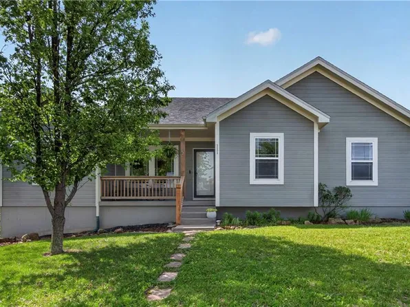 111 E Timberlake Dr, Lone Jack, MO 64070