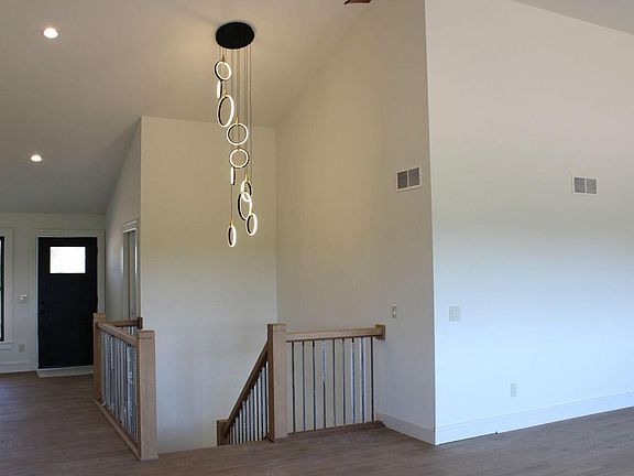 3rd image of 947 Drumlin DRIVE