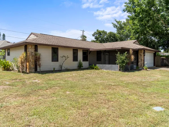 450 Columbus Street E, Sebastian, FL 32958