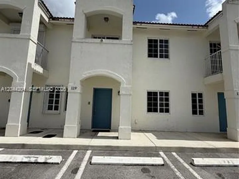119 SW 6th Ln — Photo 1