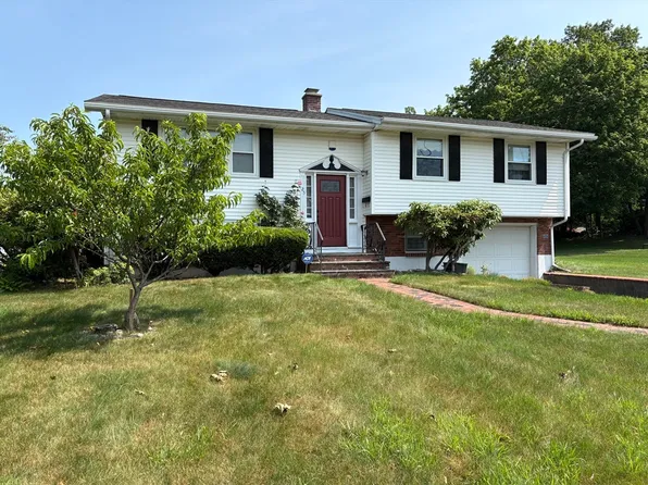 25 Crickett Rd, Brockton, MA 02301