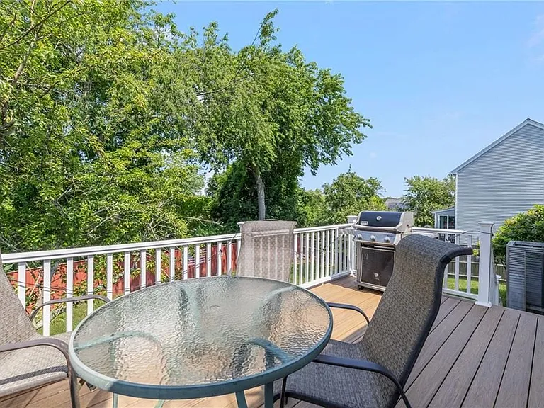 30 Lock Ln — Photo 11