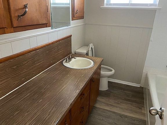 5th image of 1113 S Valentine Dr