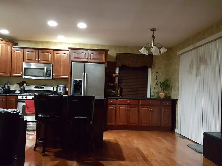 400 Mercury Dr — Photo 5