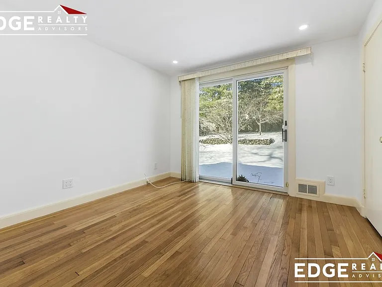 105 Hamilton Rd — Photo 17
