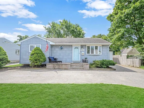 225 Bergen Court, Copiague, NY 11726