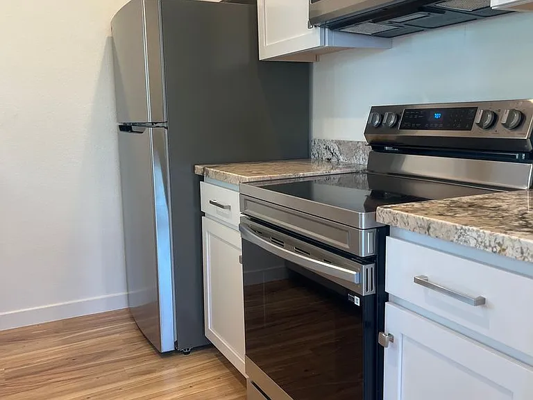 656 Walnut St — Photo 7