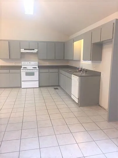 207 Brantley Cir — Photo 5