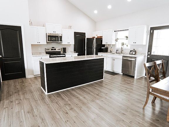 3rd image of 150 Reba Dr