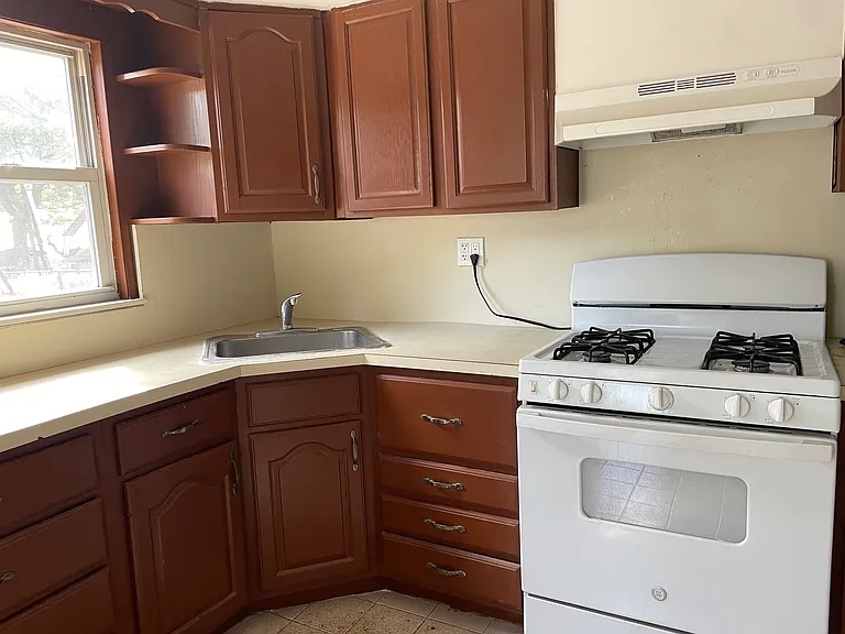 1379 E St #1 — Photo 16