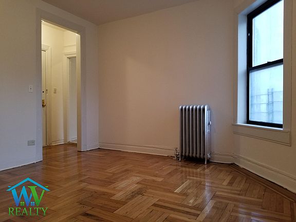 4th image of 2303 Creston Ave #3G