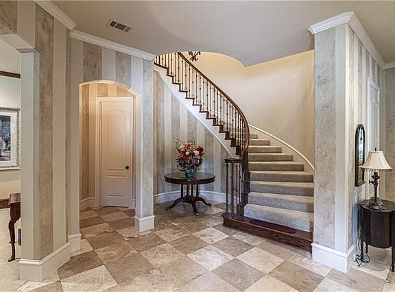 3rd image of 5627 Miramar Dr