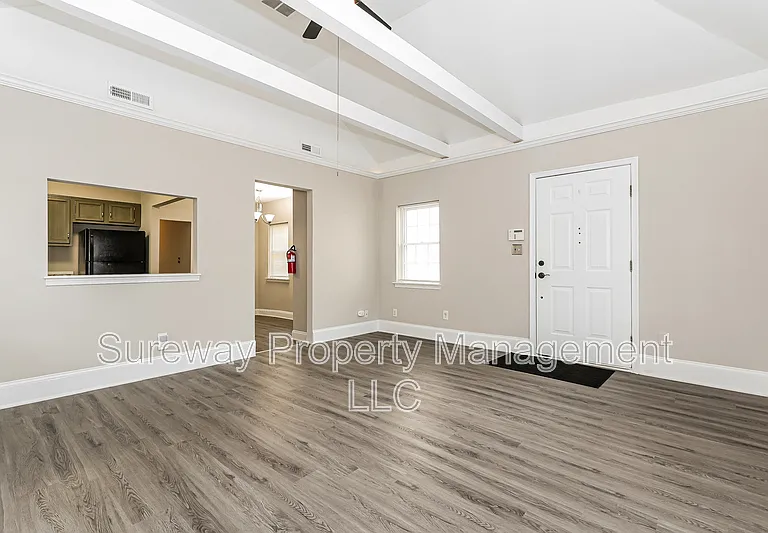 811 Wesley Ave — Photo 3