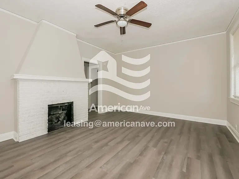 1709607_004_wm_-_living_room_13132513.jpg