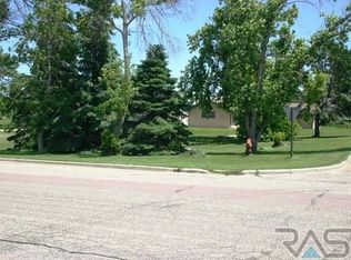 300 Royce St, Garretson, SD 57030