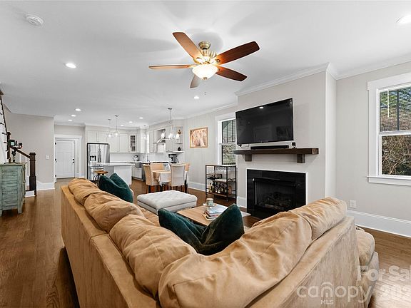 4th image of 2502 Greenland Ave