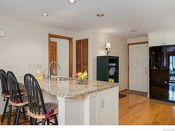 4th image of 17 Southwick Dr