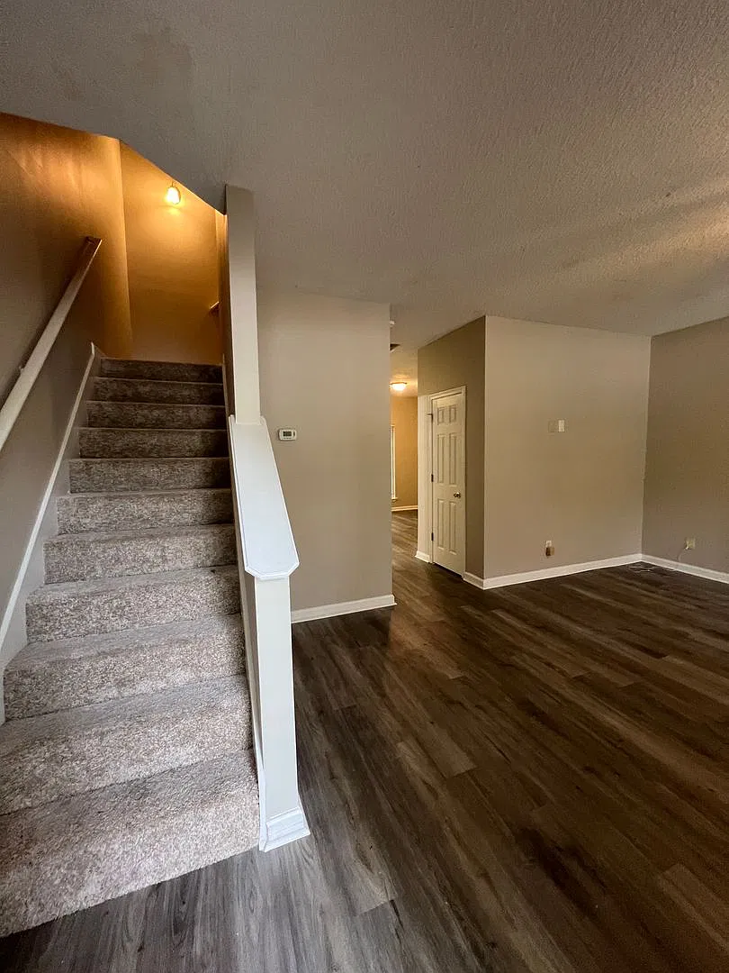 Spacious 3br/2.5ba Townhome In Sunset Hills, Rex, Ga - Fabulous Move In Ready Town Home Featuring... — Photo 2