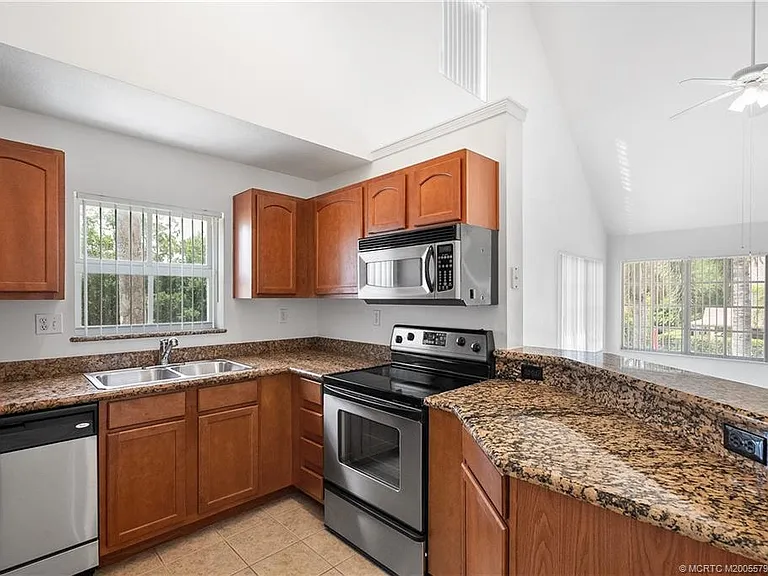 1575 SE Pomeroy St #8-5 — Photo 8