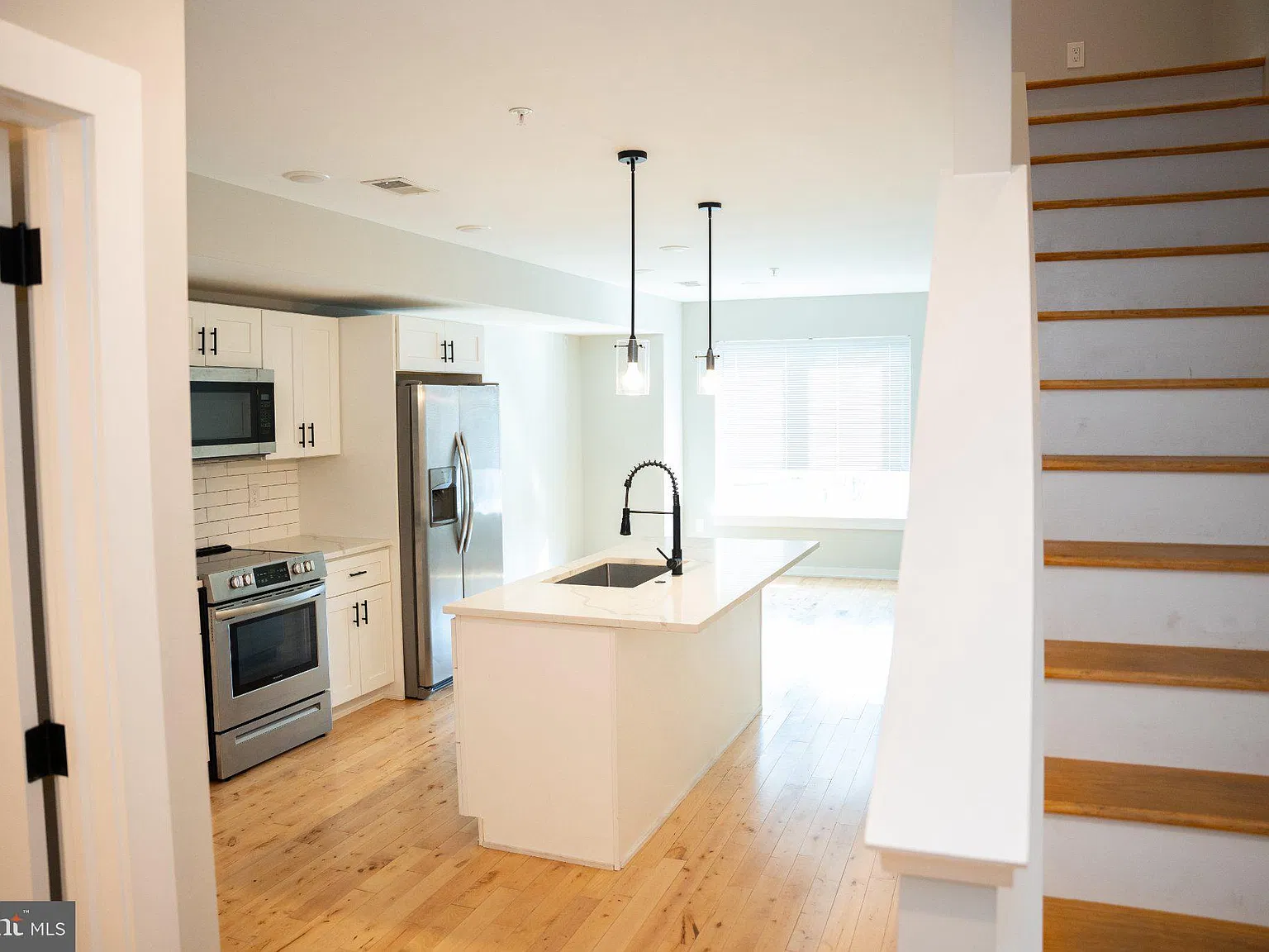 2 bed, 2.0 bath, 1019 sqft, $1,760 — Photo 3
