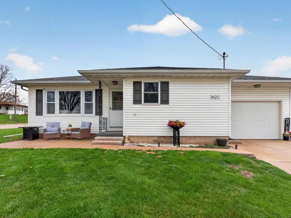 1620 6th St, Gilbertville, IA 50634