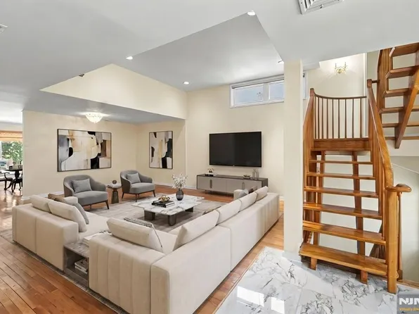 376 Kenwood St #9, Englewood, NJ 07631