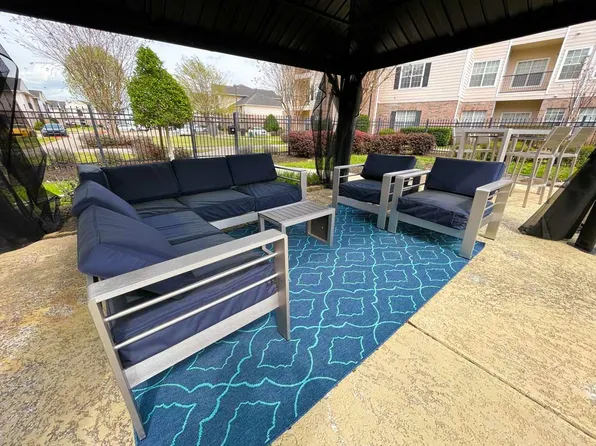 Lexington Place Apartments