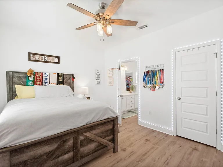 627 Las Roblas Grande Dr — Photo 21