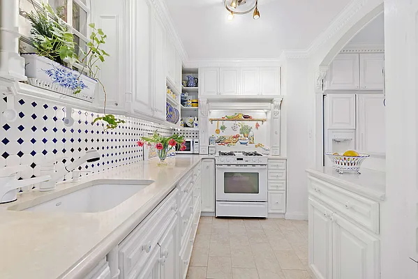 Sold by Compass | media 6