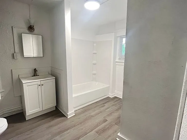 319 Franklin Ave — Photo 31